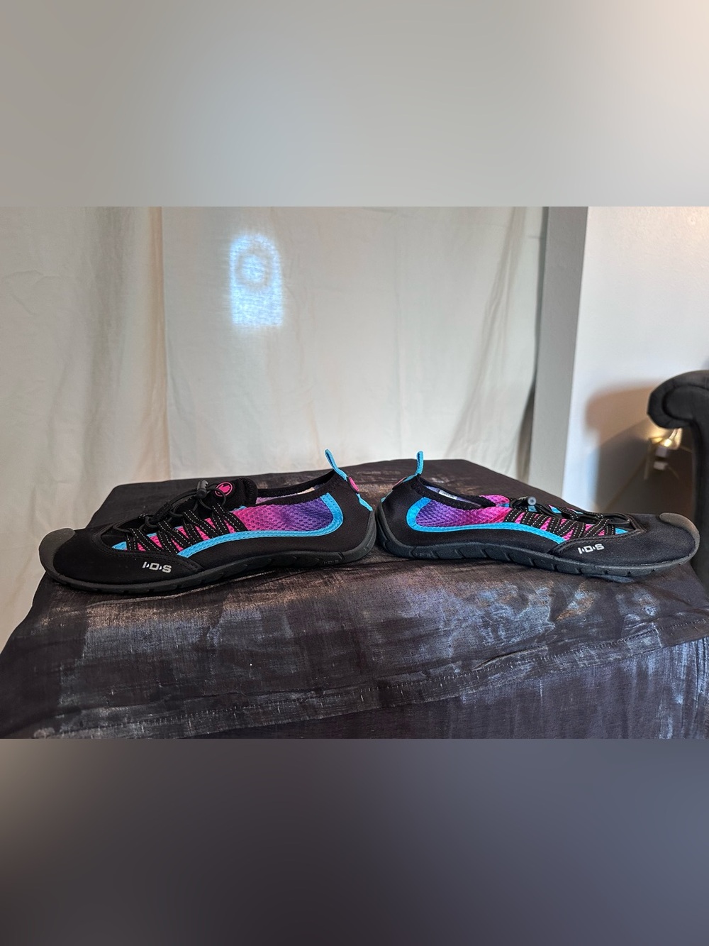 Water Shoes Body Glove Black Athletic Shoes IDS pink teal size 8 like new - Picture 14 of 14